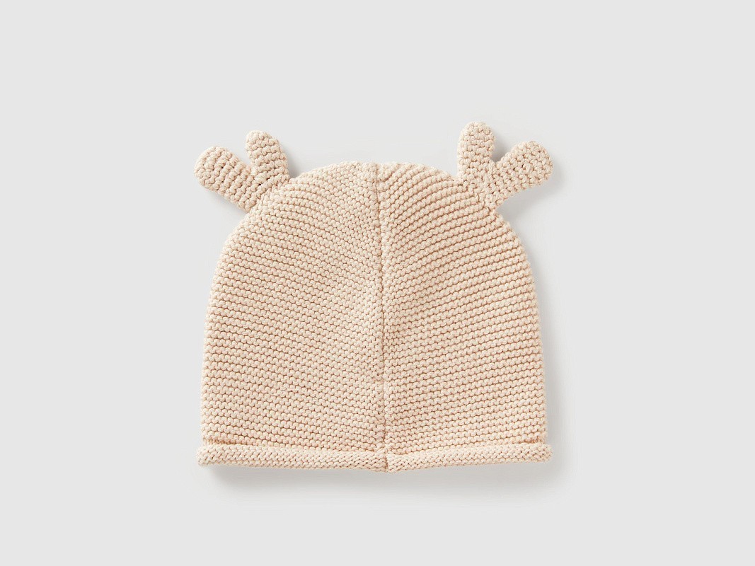 Шапка трикотажная с ушками и аппликацией