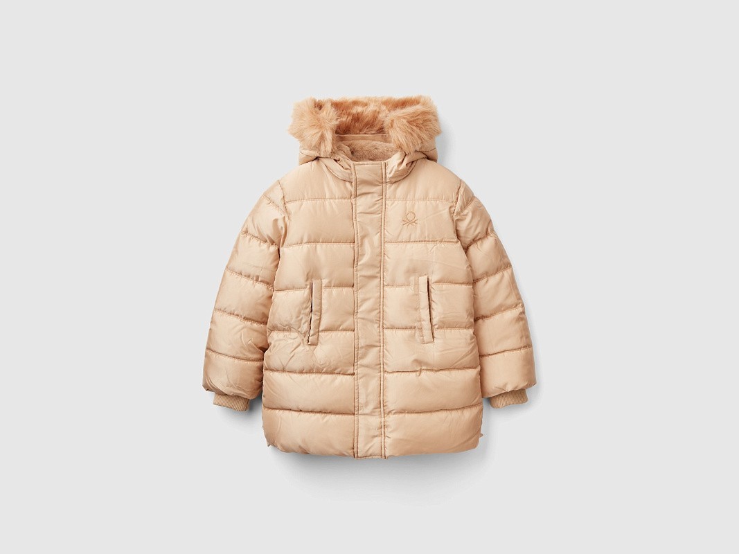 Куртка утепленная с меховой отделкой на капюшоне