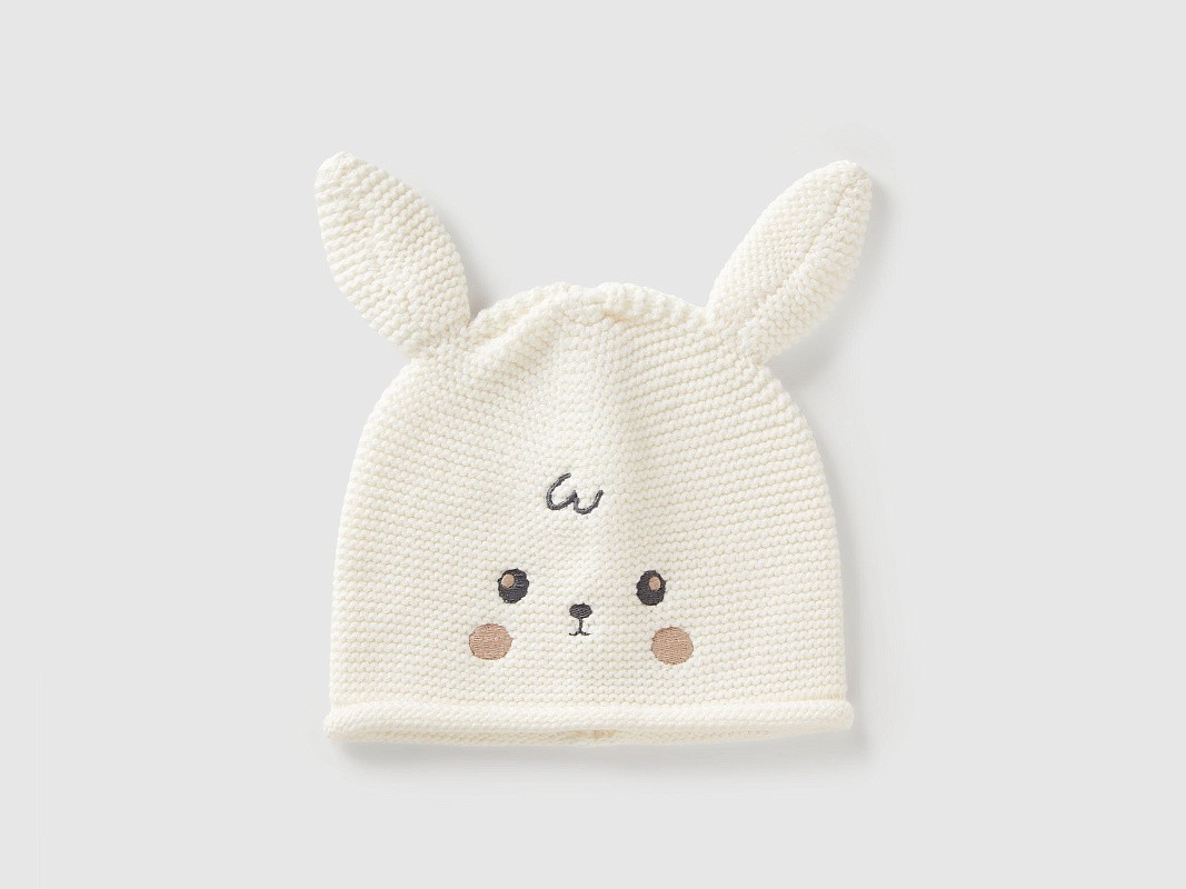 Шапка трикотажная с ушками и аппликацией