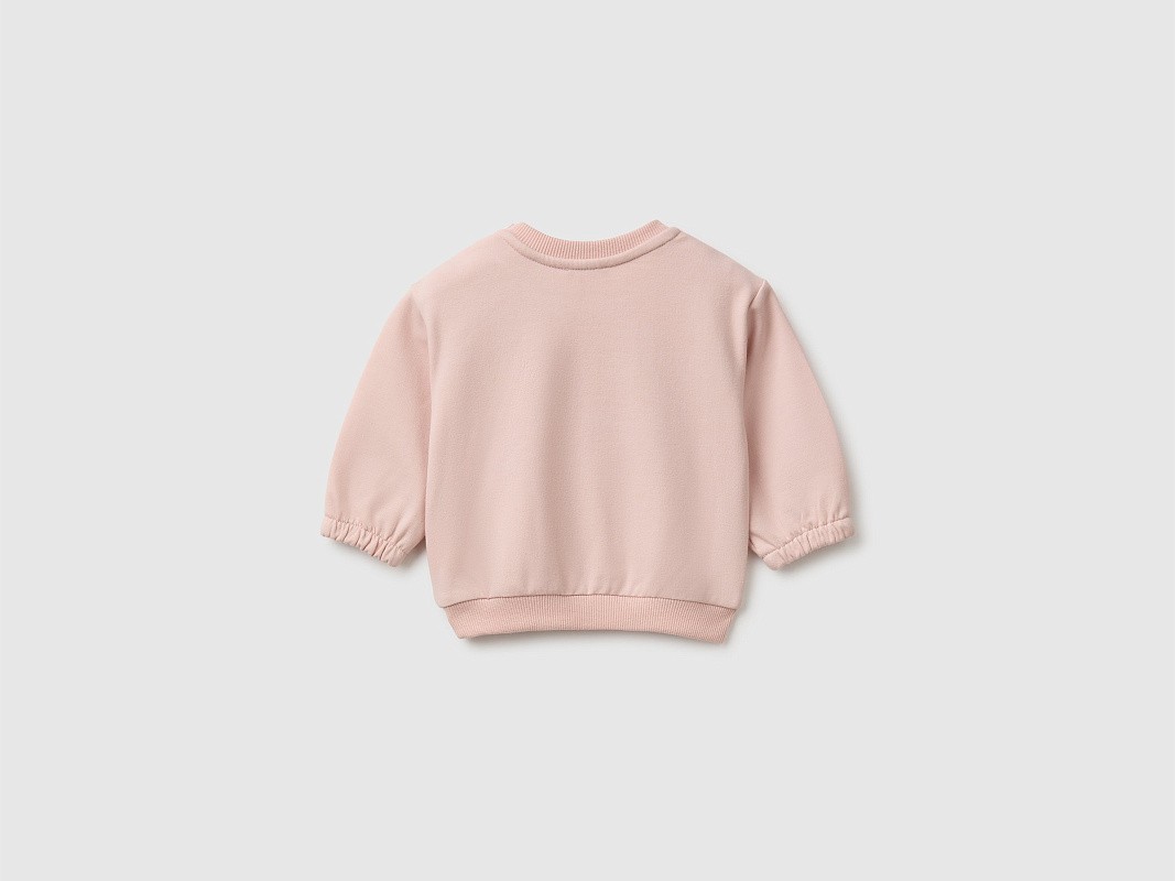 Свитшот с аппликацией