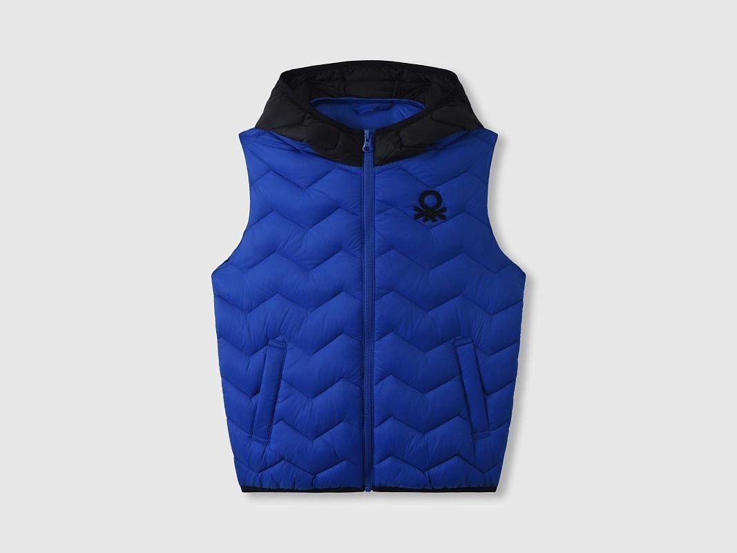 Жилет с капюшоном