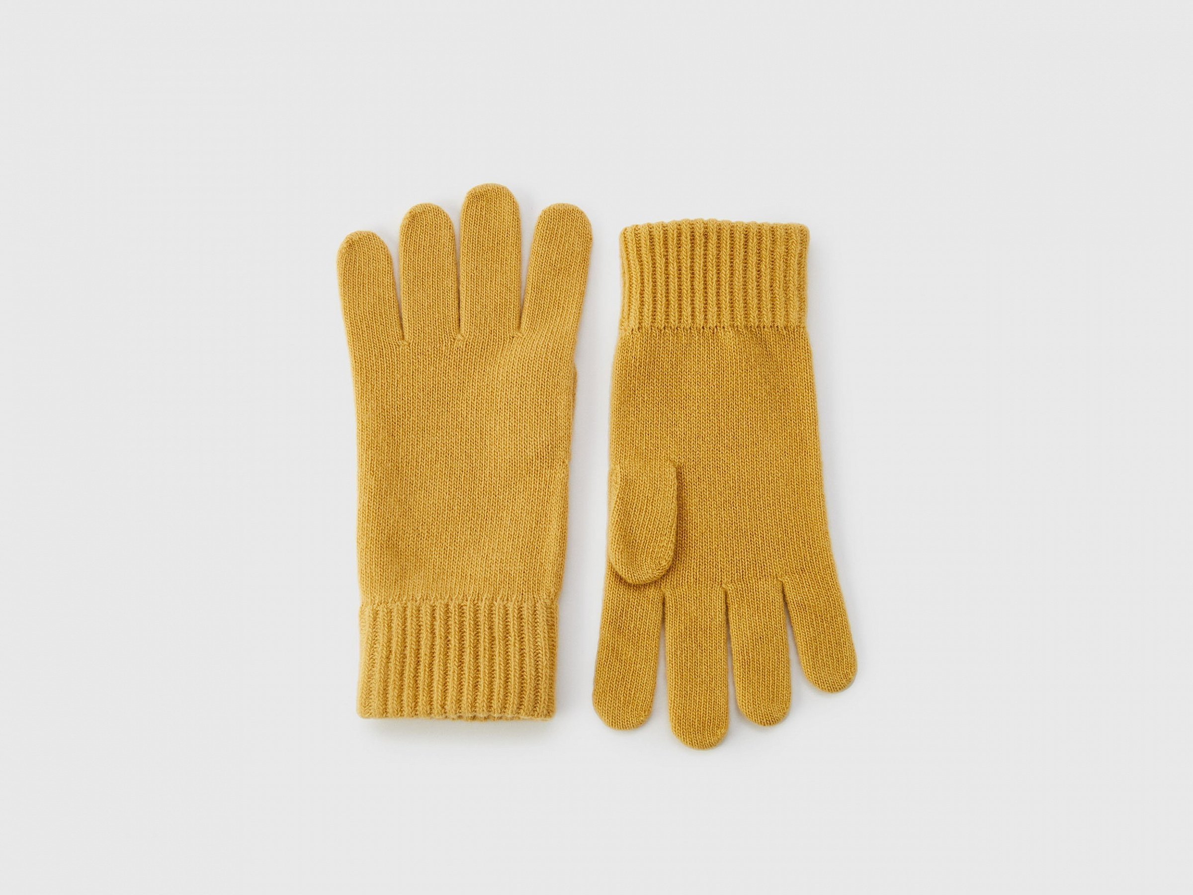 Шерстяные перчатки Benetton. Цвет: желтый