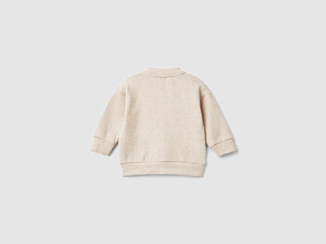 Свитшот-бомбер с патчем